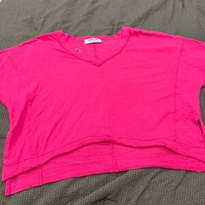 Women’s v-neck tee
